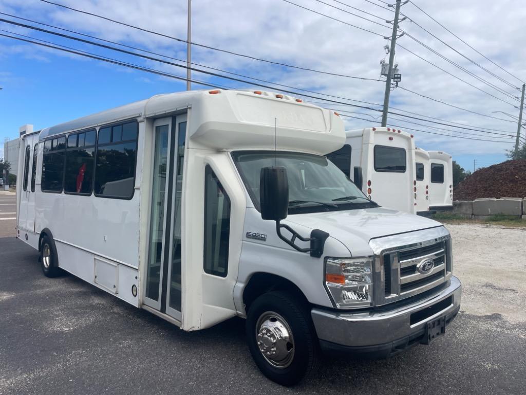 2015 Ford E-Series Cutaway Base's photo