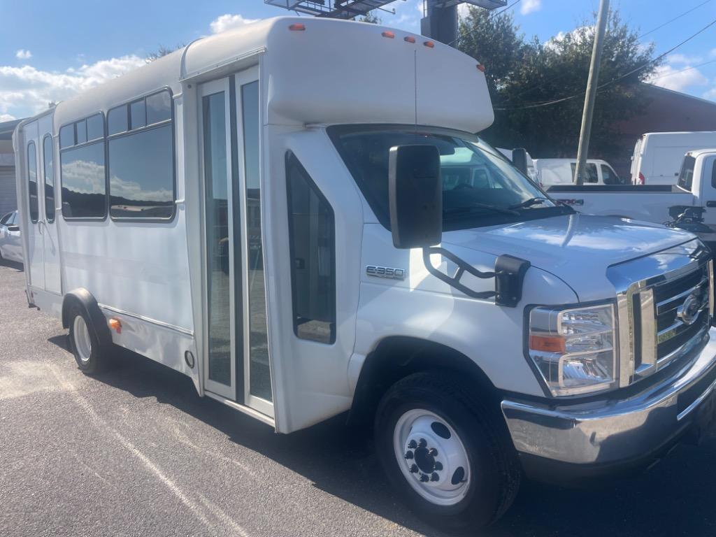 2015 Ford E-Series Cutaway Base's photo